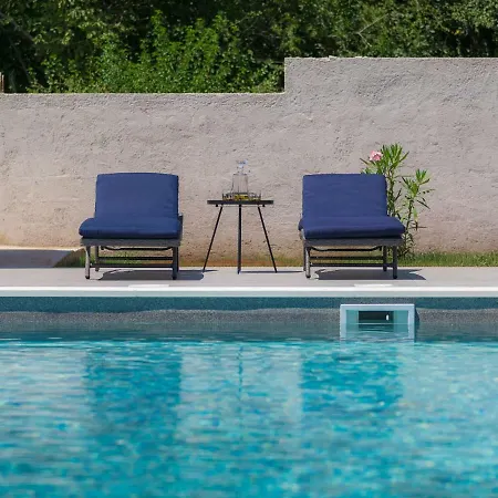 Mark Villa Pula