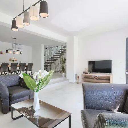 Villa Mark *